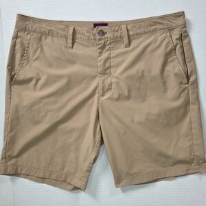 UnTuckIt Mens Chancellor Performance Shorts Size 36 Tan Logo Pockets